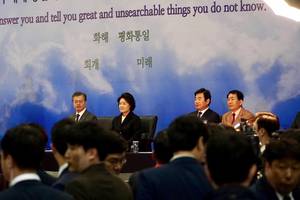 Photo: President Moon Jae-in with his wife (seated, from left) at the National Prayer Breakfast in Korea Â© BQ/Warnecke