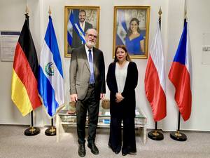 Photo: Thomas Paul Schirrmacher and Florencia E. Villanova de von Oehsen at the Embassy of El Salvador in Berlin © BQ/Martin Warnecke