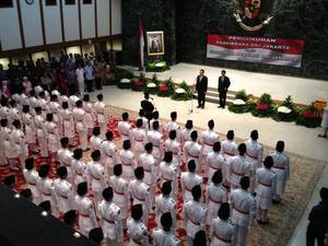 Swearing in of police recruits on National Celebration Day by Tjahaja âAhokâ Purnamas Â© BQ / Warnecke