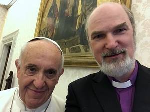 Selfie mit dem Papst anlÃ¤sslich der Ãbergabe der JahrbÃ¼cher Â© BQ / Warnecke