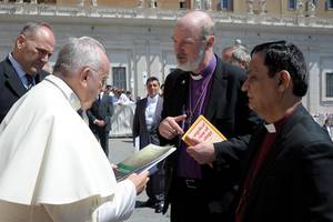 Photo: The Bishops Howell and Schirrmacher handing over the report on persecution in India to Pope Francis Â© Osservatore Romano 242471_27062018.jpg