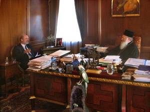 Photo: Schirrmacher in conversation with Patriarch BartholomÃ¤us I in his study Â© BQ